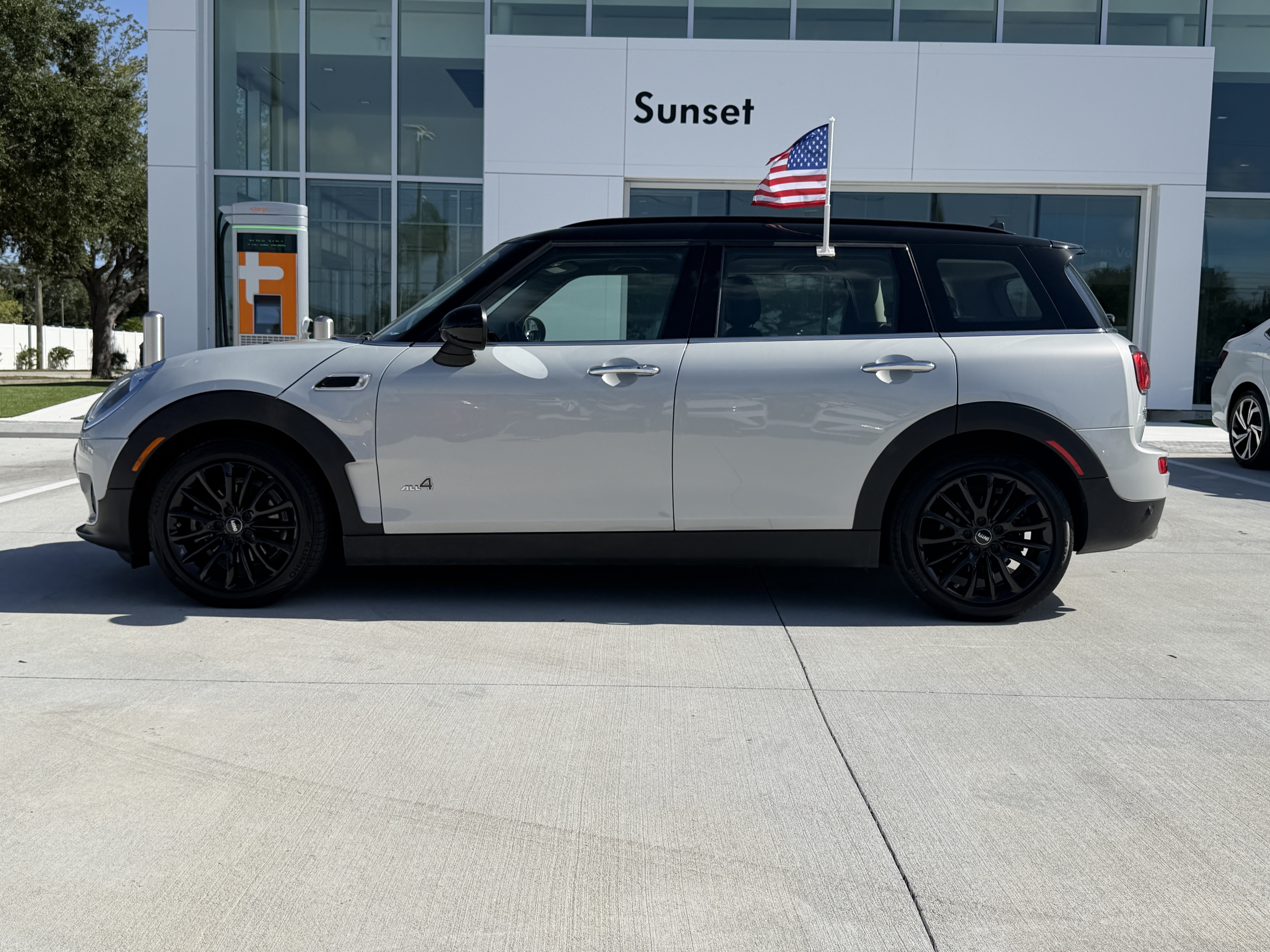 Used 2019 MINI Cooper Clubman ALL4 AWD/4WD image 6