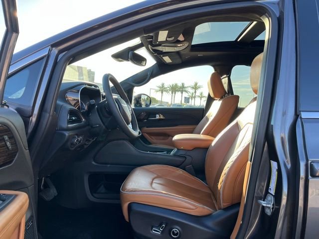 Used 2023 Chrysler Pacifica Pinnacle image 13