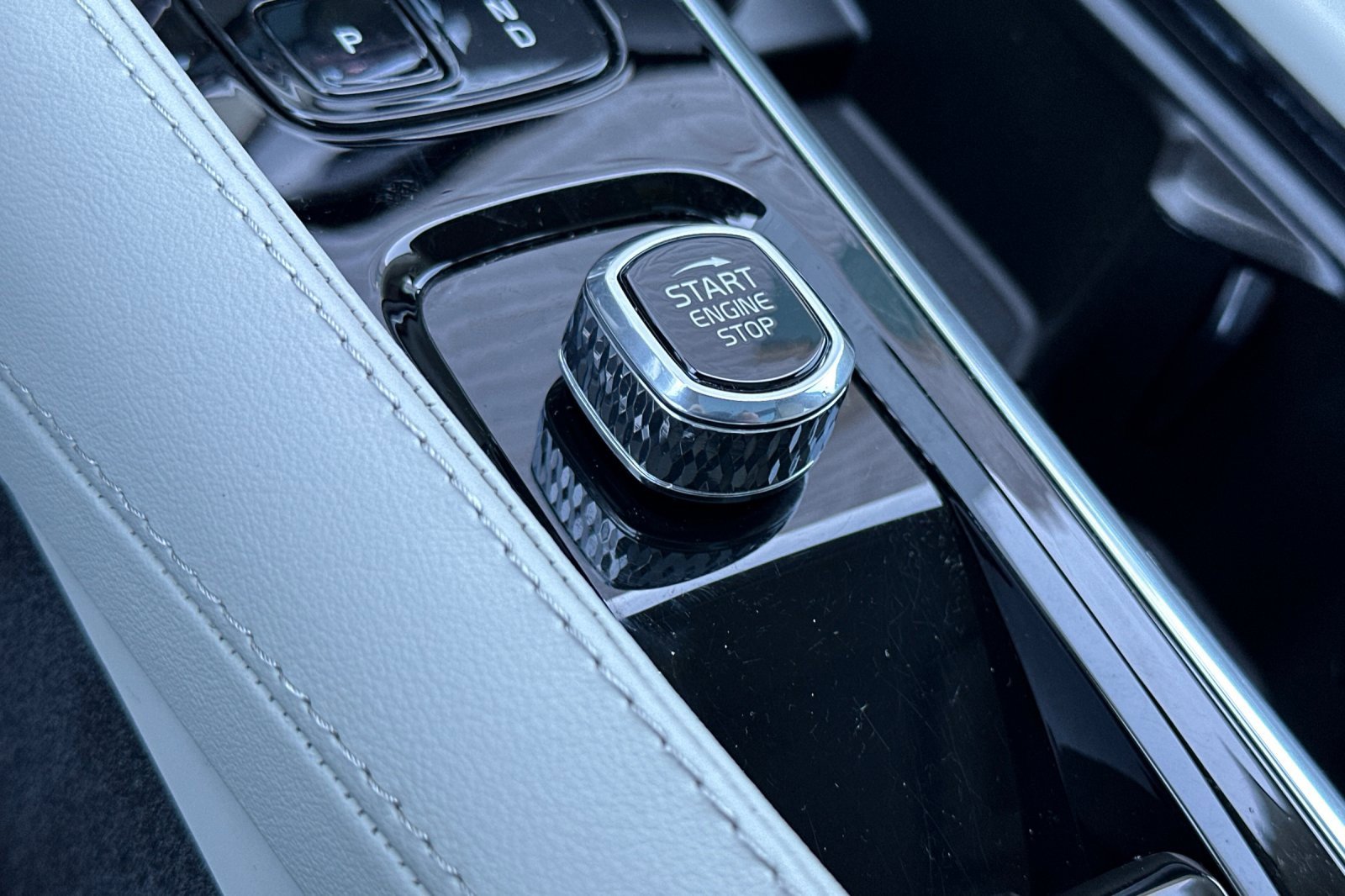 Used 2025 Volvo XC90 B6 Ultra image 27