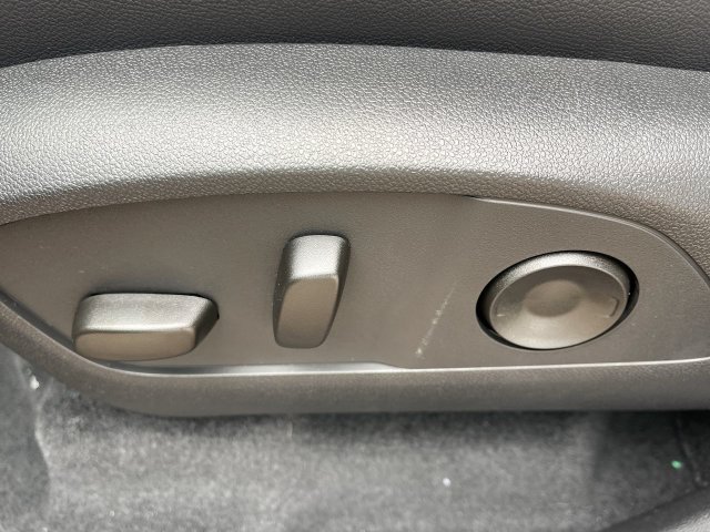 New 2027 Chevrolet Traverse LT w/ Sun and Wheel Package AWD/4WD image 12
