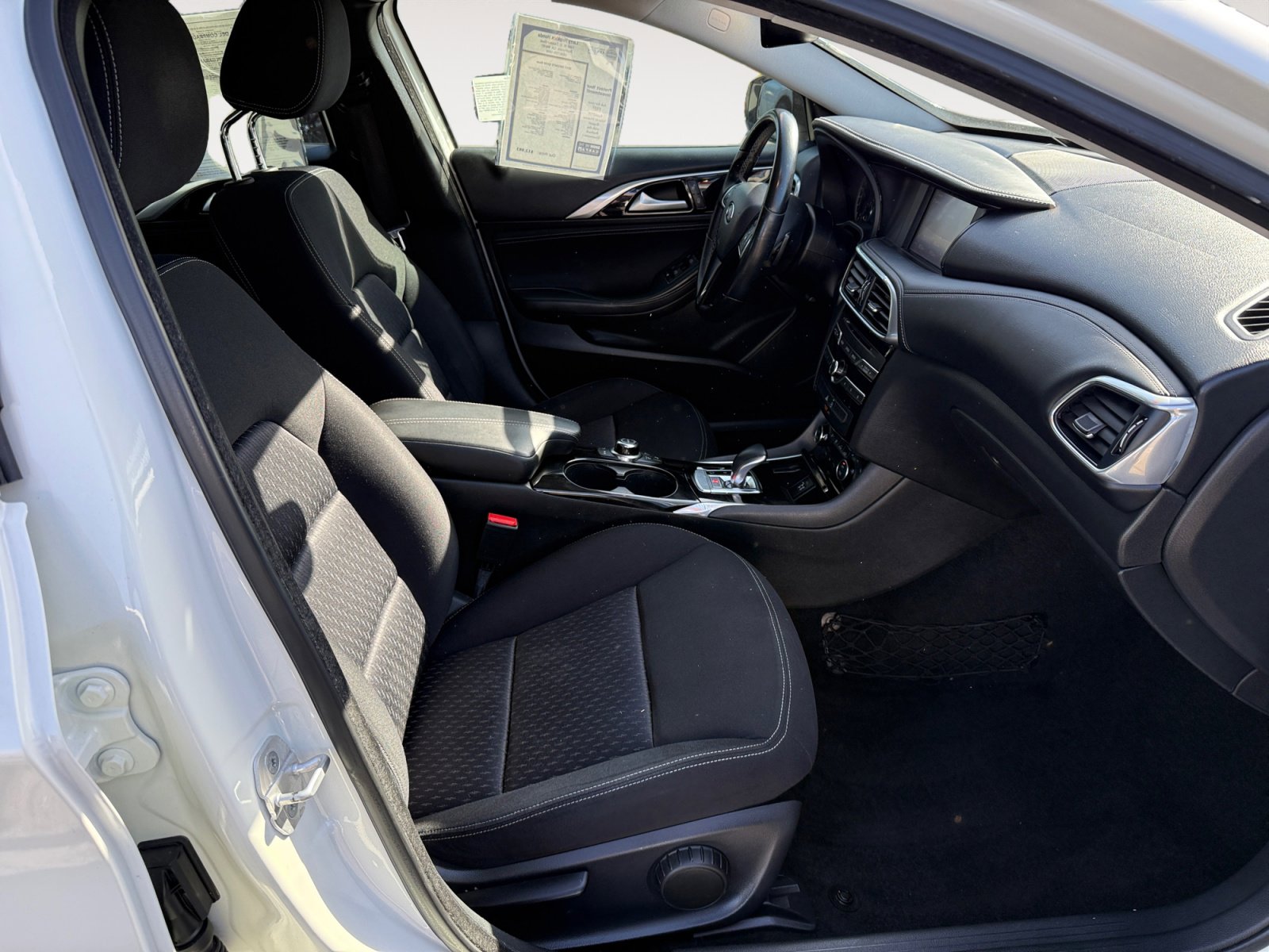 Used 2017 INFINITI QX30 image 19