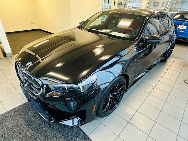 Used 2025 BMW M5 w/ Carbon Package image 9