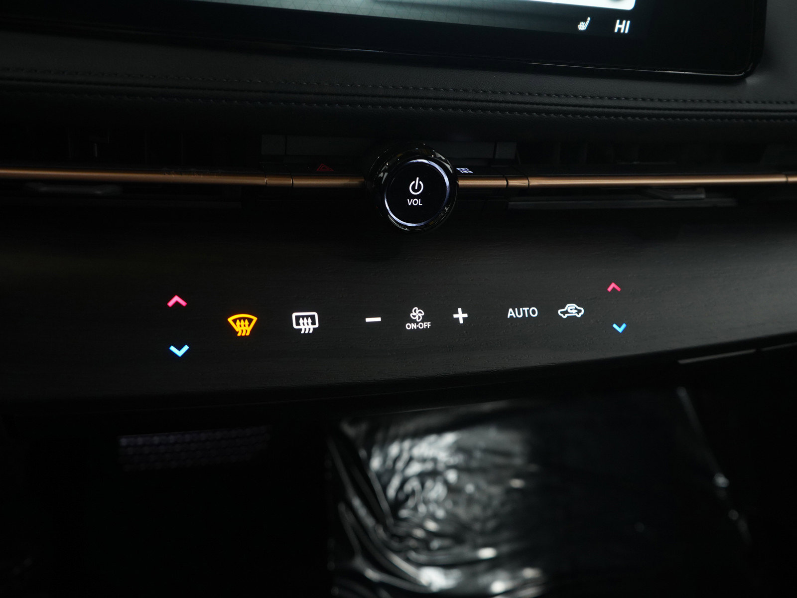 Used 2023 Nissan Ariya AWD image 25