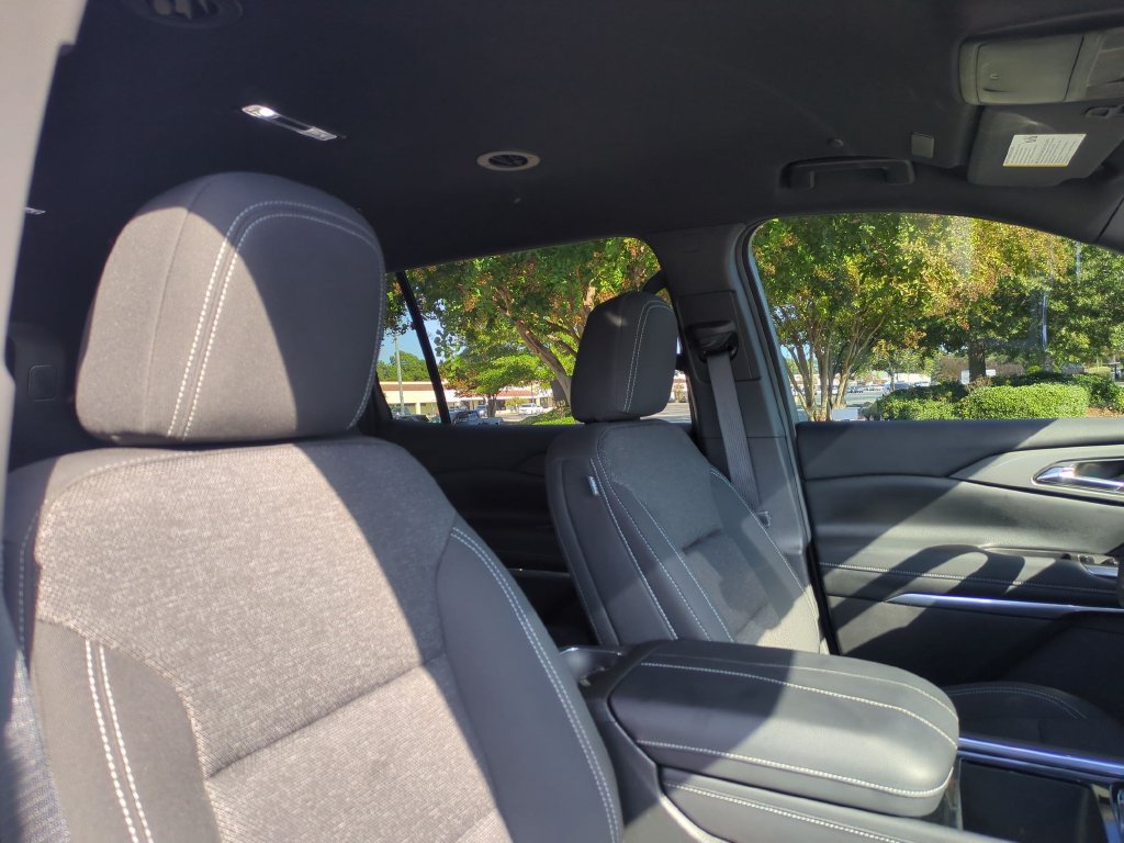 Used 2025 Chevrolet Traverse LT w/ Driver Confidence Package AWD/4WD image 33