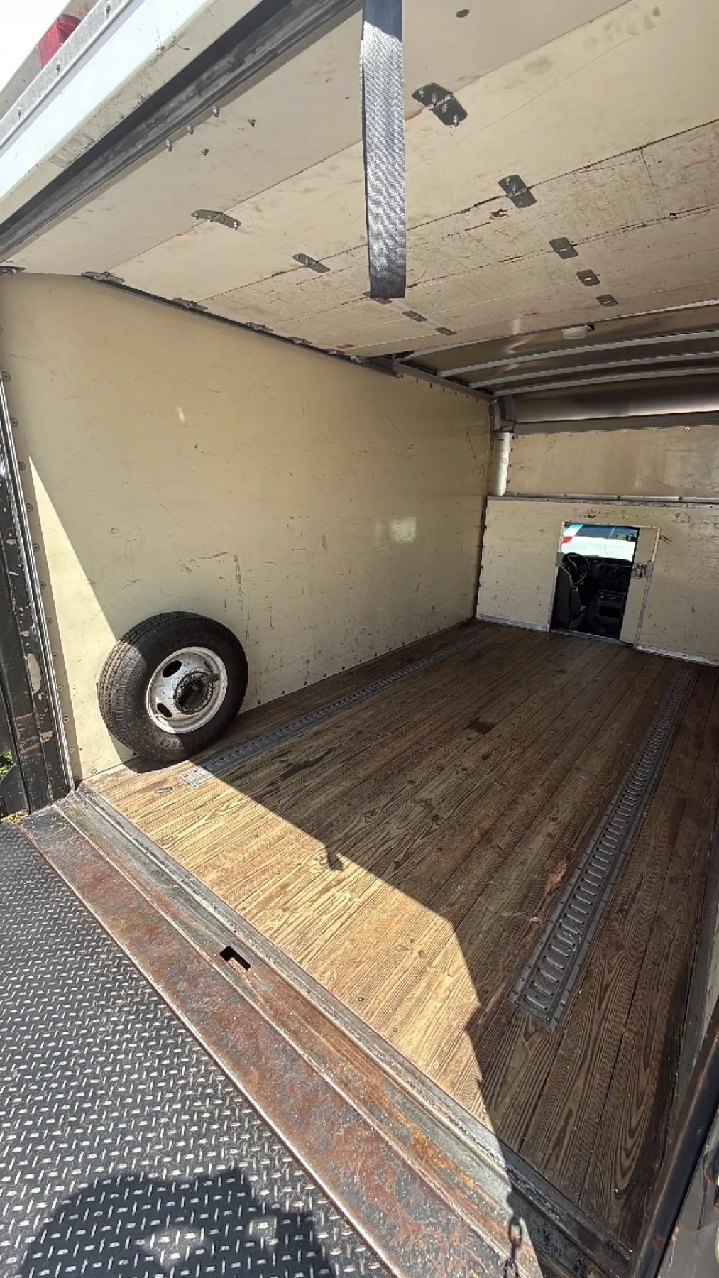 Used 2011 Ford E-450 and Econoline 450 Super Duty RWD image 16