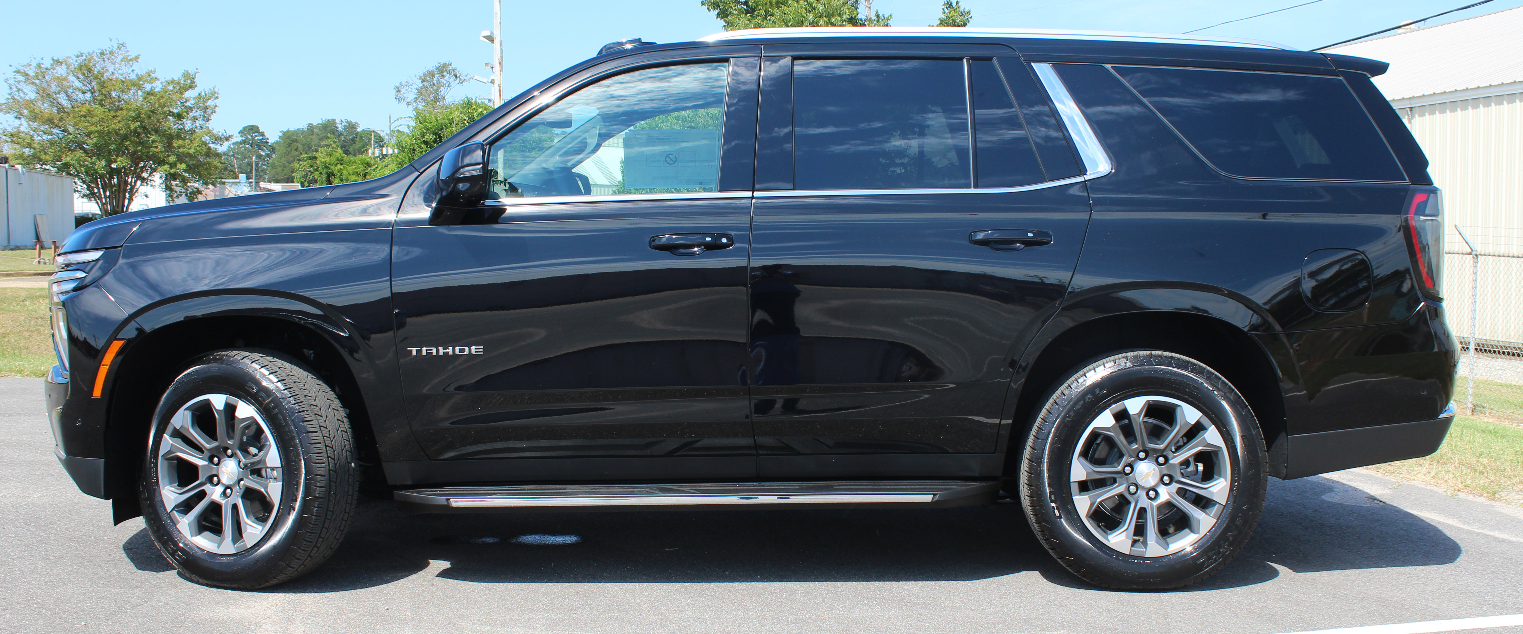 New 2025 Chevrolet Tahoe LT w/ Comfort Package image 2