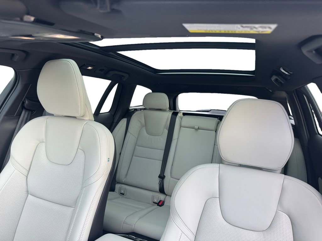 New 2026 Volvo V60 B5 Cross Country Ultra w/ Protection Package Premier image 21