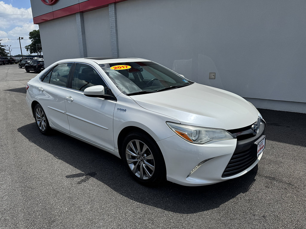 Certified 2017 Toyota Camry XLE w/ Moonroof Package FWD image 4