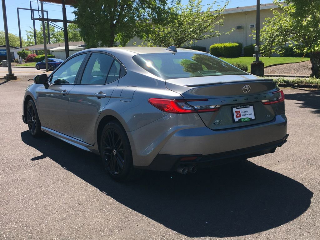 Used 2025 Toyota Camry SE AWD/4WD image 4