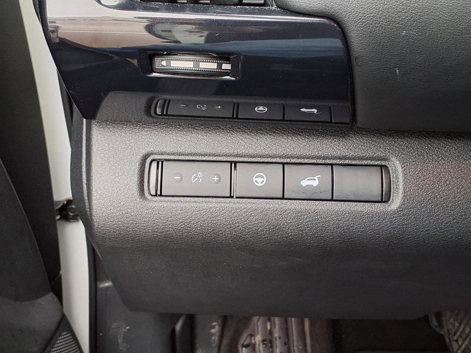 Used 2025 Nissan Pathfinder SV image 22