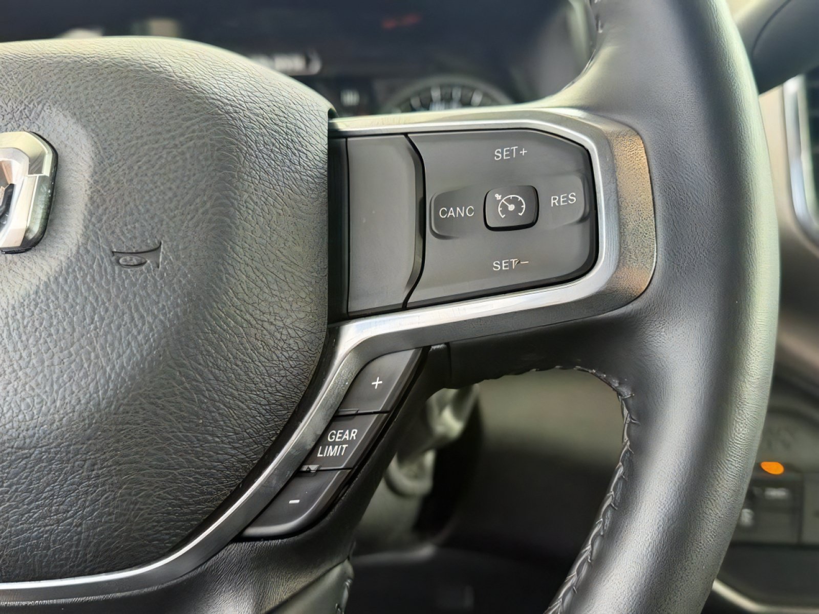 Used 2024 RAM 2500 Laramie AWD/4WD image 36