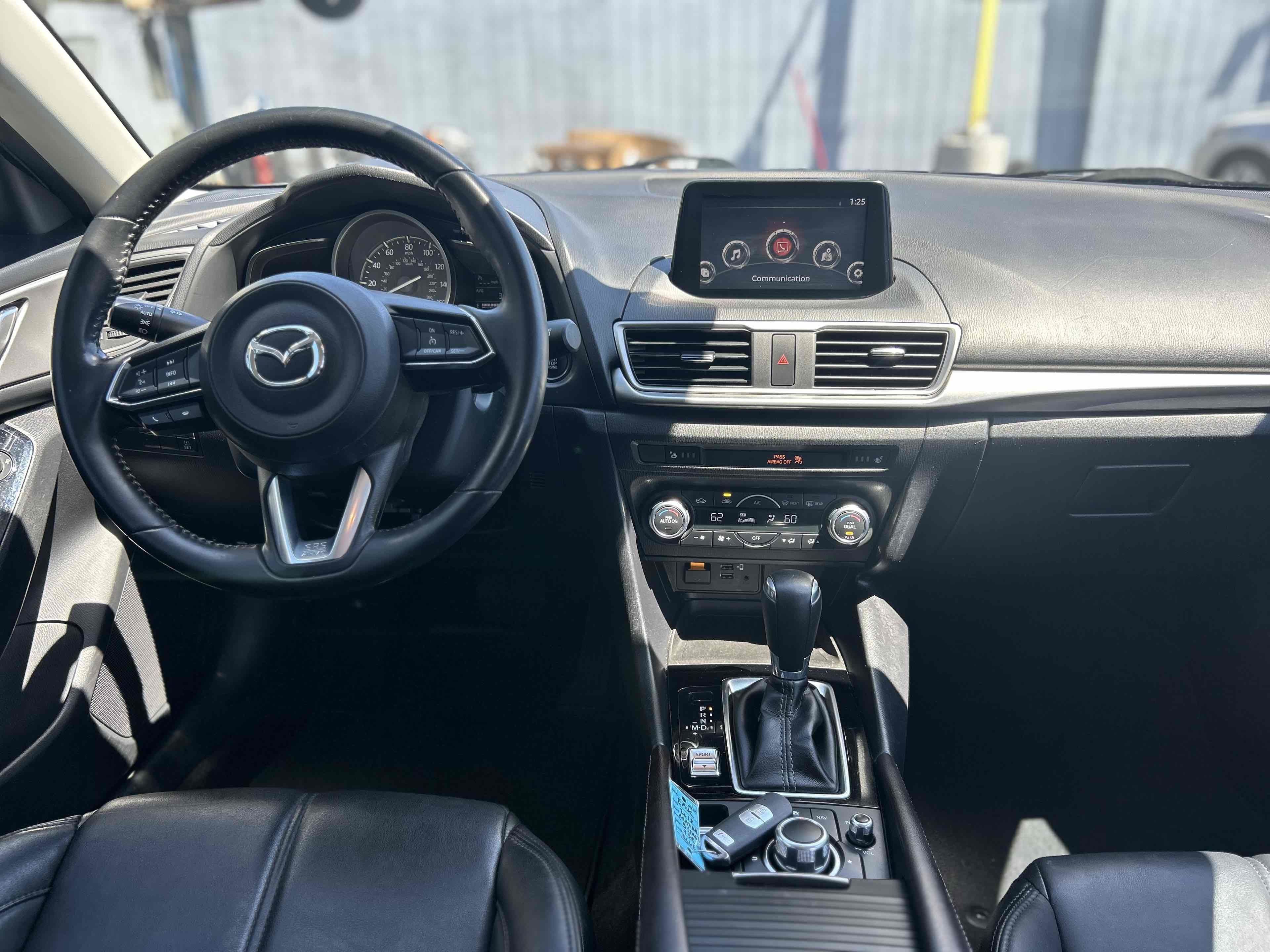 Used 2018 MAZDA MAZDA3 Touring image 9