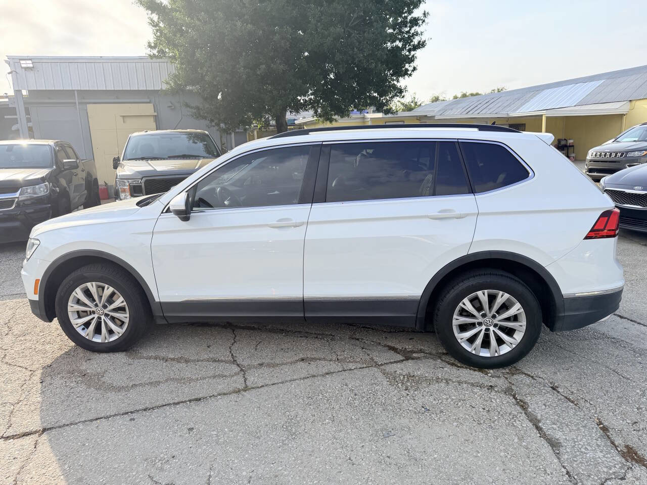 Used 2018 Volkswagen Tiguan SE FWD image 8