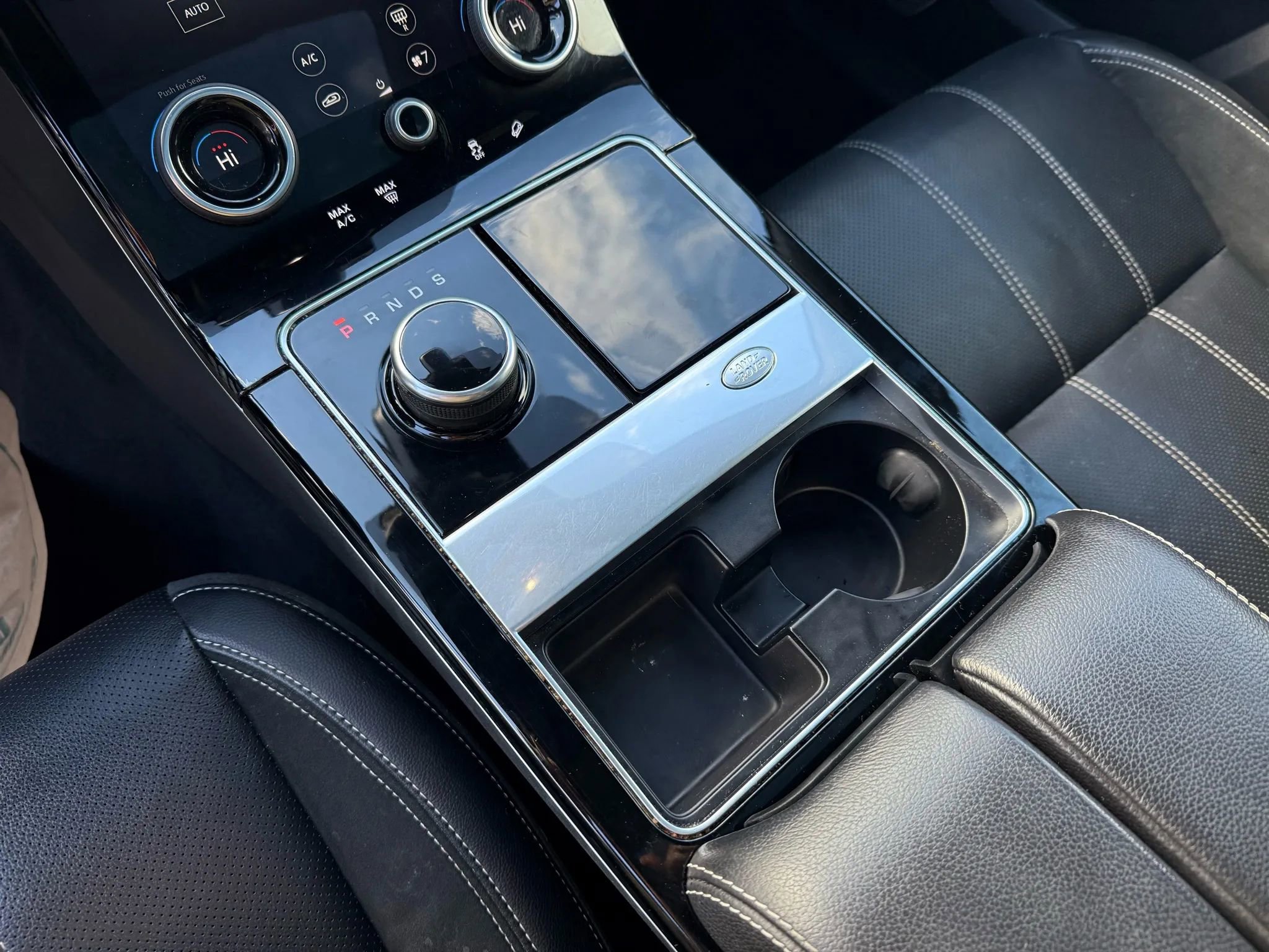 Used 2018 Land Rover Range Rover Velar R-Dynamic SE image 25