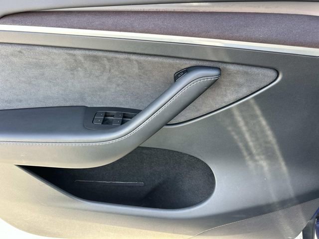 Used 2023 Tesla Model Y Long Range image 29