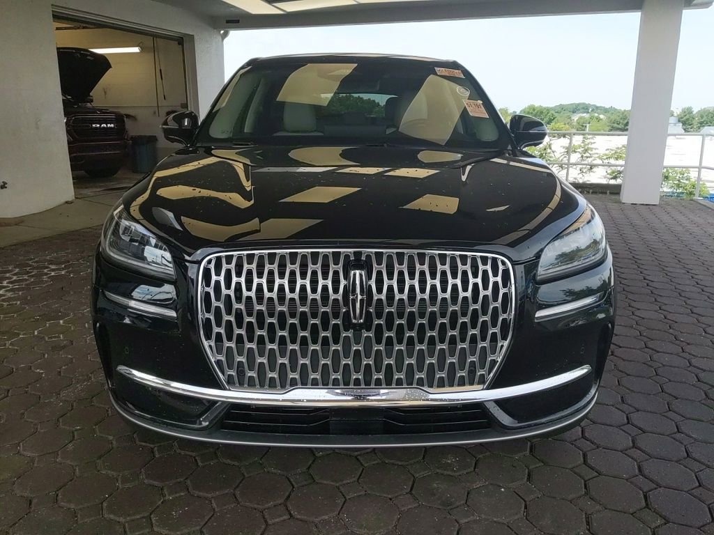 Used 2025 Lincoln Corsair AWD w/ Equipment Group 101A image 2
