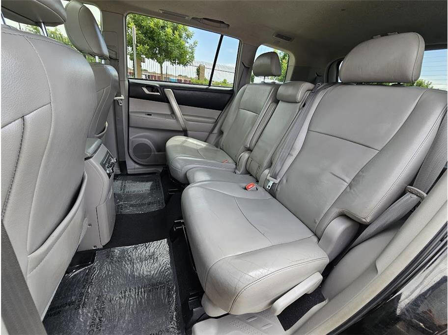 Used 2012 Toyota Highlander SE w/ Tow Pkg AWD/4WD image 18