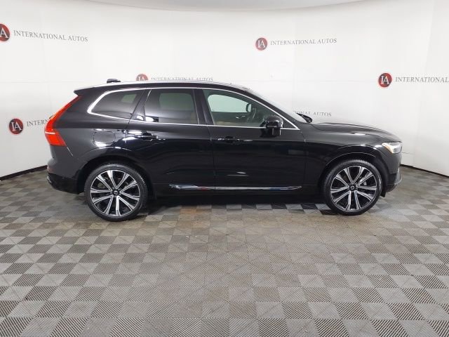 Used 2023 Volvo XC60 B5 Ultimate w/ Climate Package image 4
