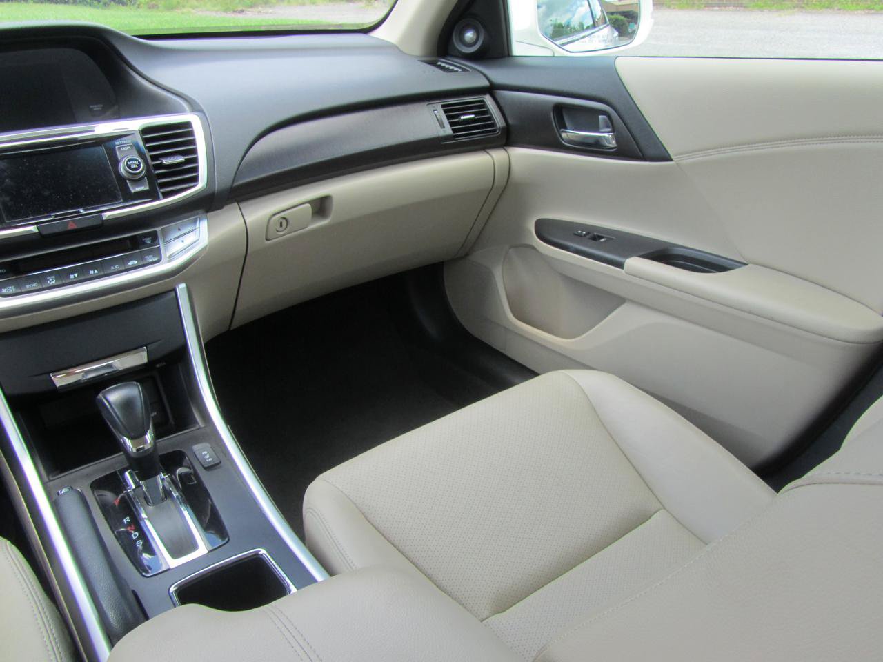 Used 2015 Honda Accord EX-L image 14