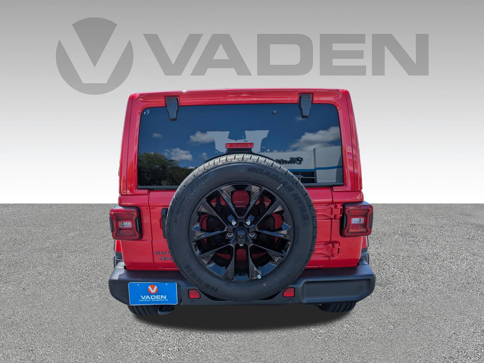 Used 2025 Jeep Wrangler Sahara w/ Safety Group image 26