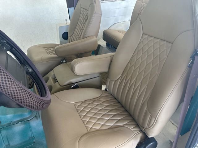 Used 1996 Ford Bronco XLT image 9