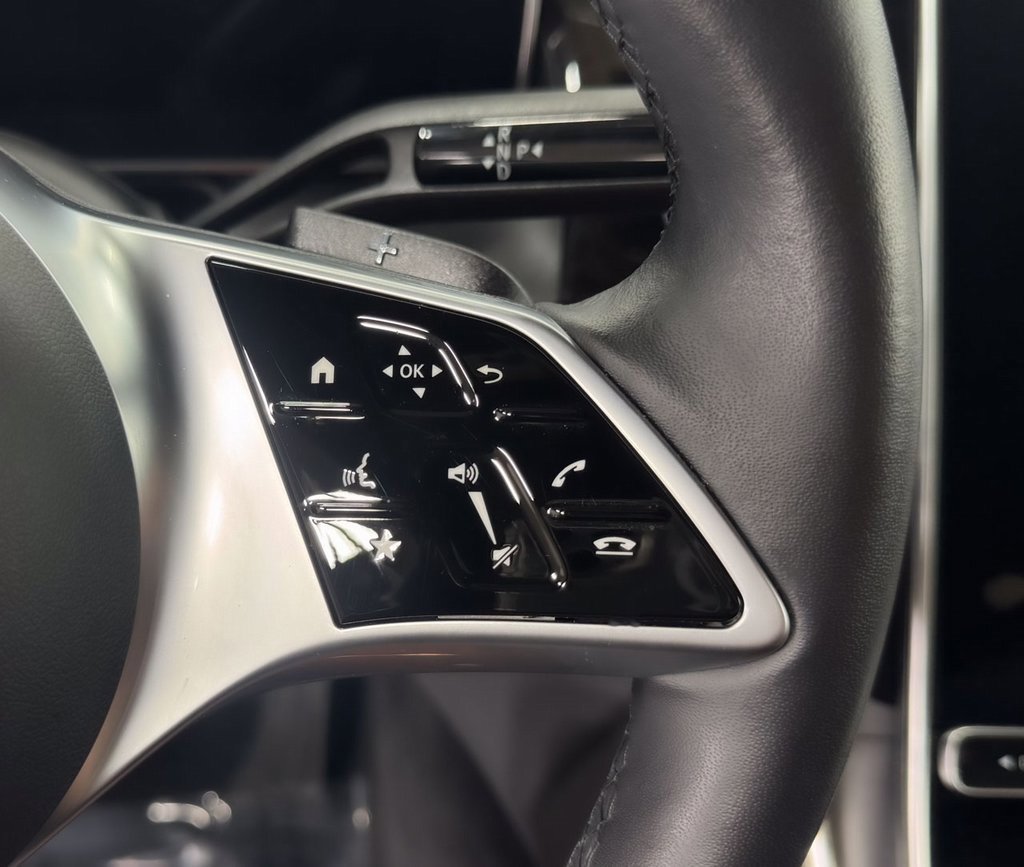 Used 2024 Mercedes-Benz GLC 300 4MATIC image 13