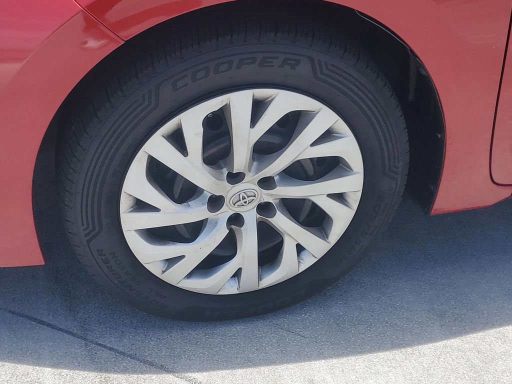 Used 2018 Toyota Corolla LE FWD image 4