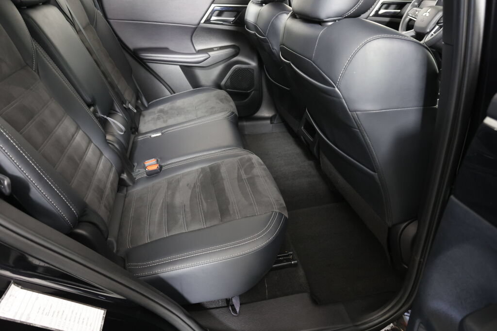 Used 2024 Mitsubishi Outlander SE AWD/4WD image 23
