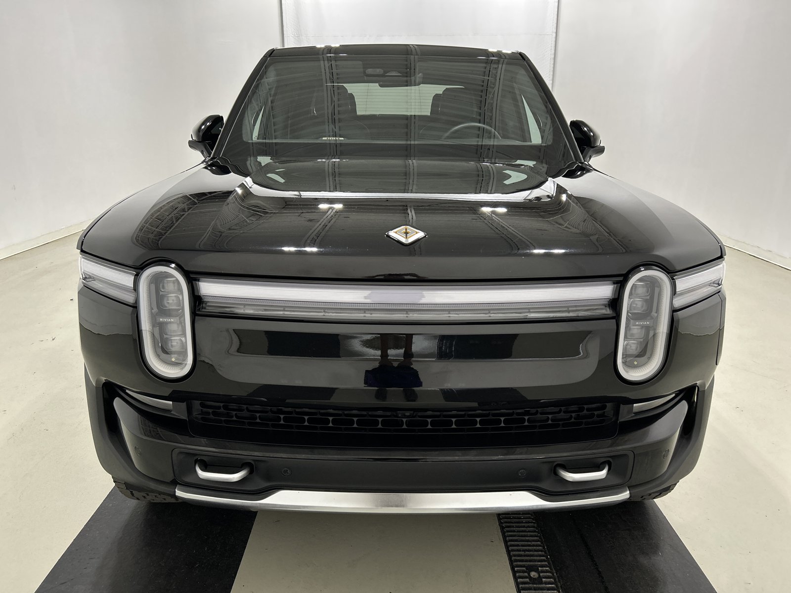Used 2025 Rivian R1T Adventure AWD/4WD image 8