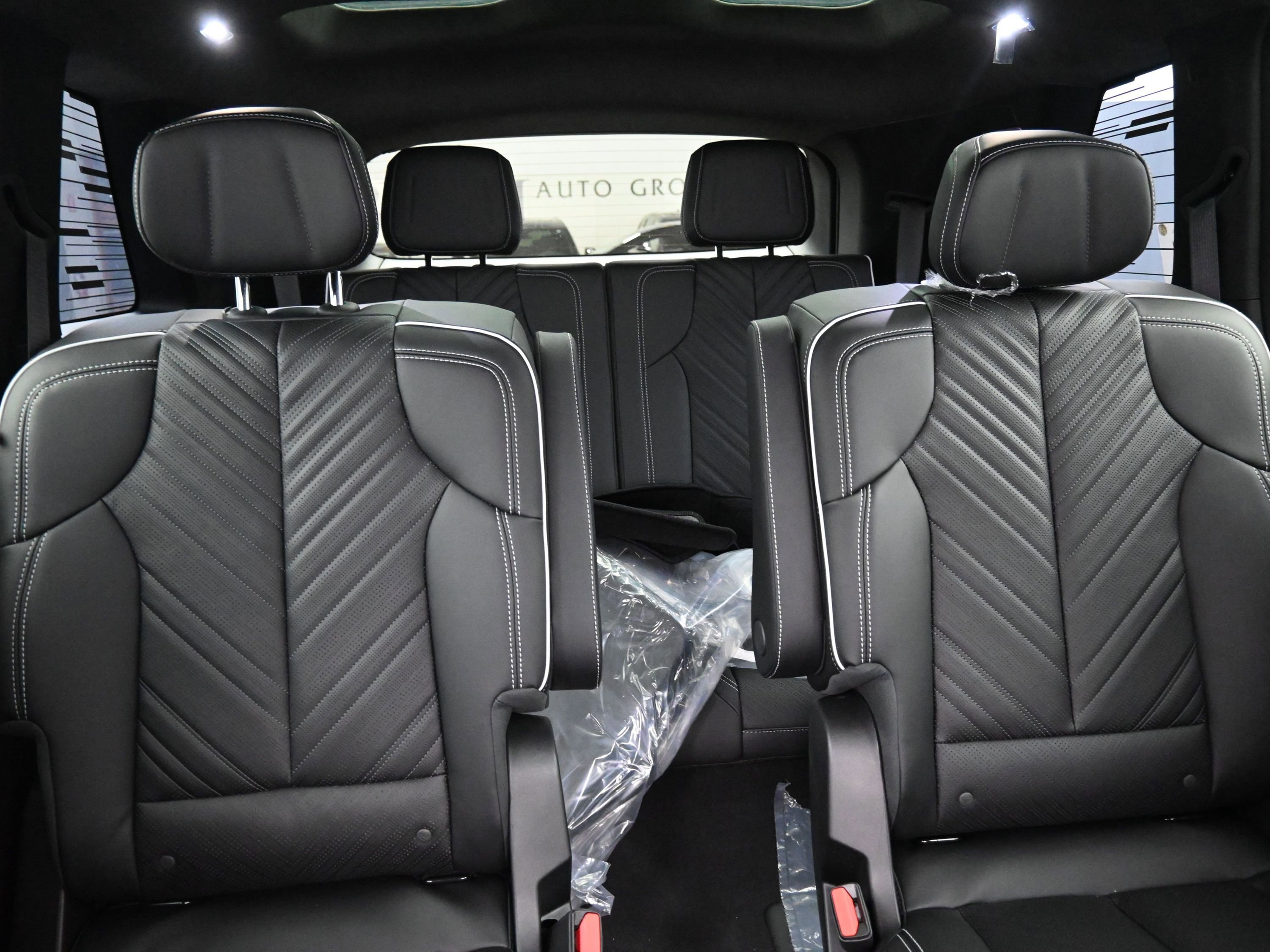 New 2026 Cadillac Vistiq Platinum w/ LPO, Floor Liner Package image 14