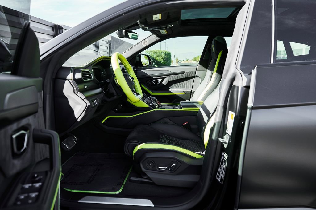 Used 2022 Lamborghini Urus AWD/4WD image 31