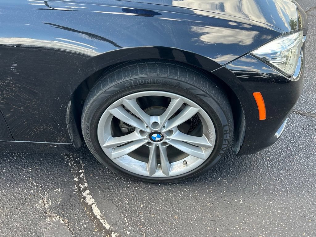 Used 2018 BMW 320i Sedan RWD image 2