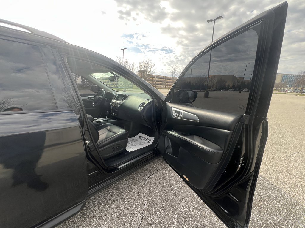 Used 2020 Nissan Pathfinder SL AWD/4WD image 10