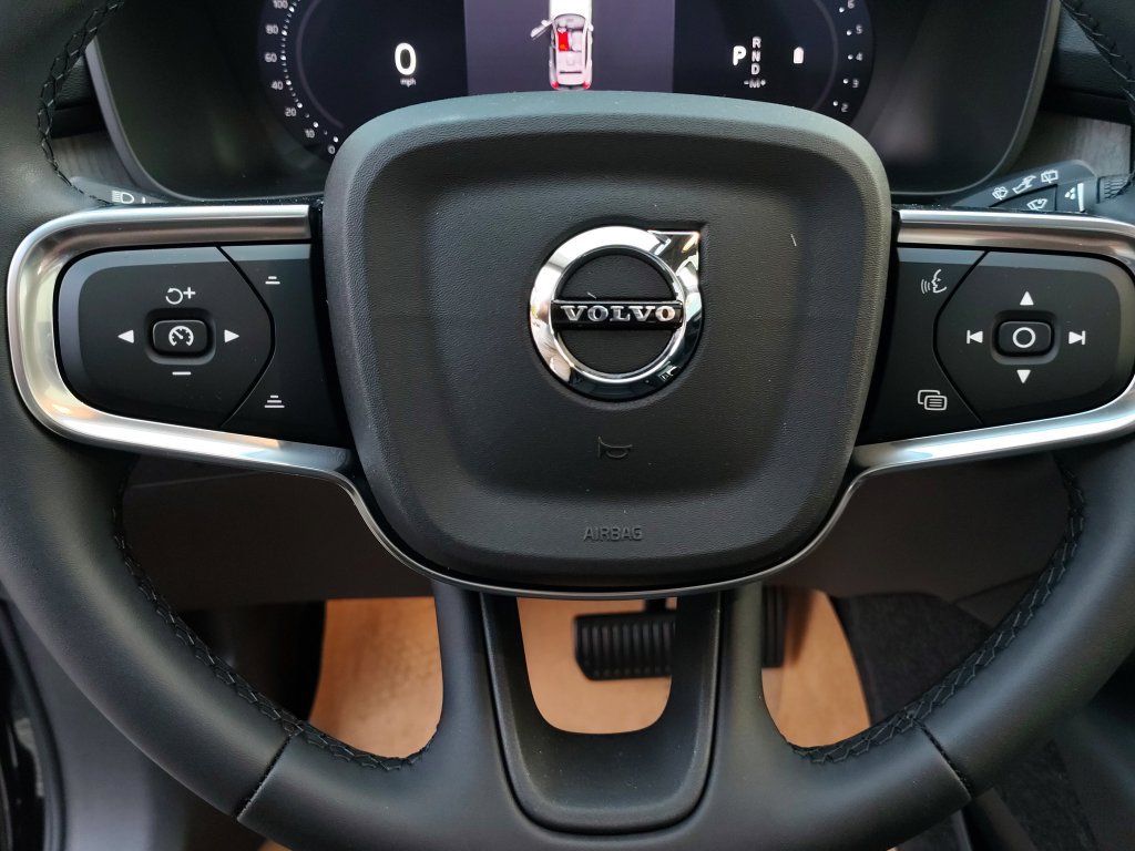 New 2026 Volvo XC40 B5 Plus w/ Protection Package Premier AWD/4WD image 15