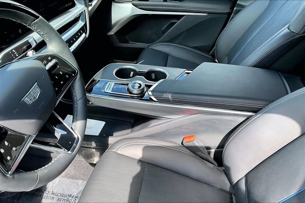 Certified 2025 Cadillac Lyriq Luxury w/ LPO, Floor Liner Package AWD/4WD image 18