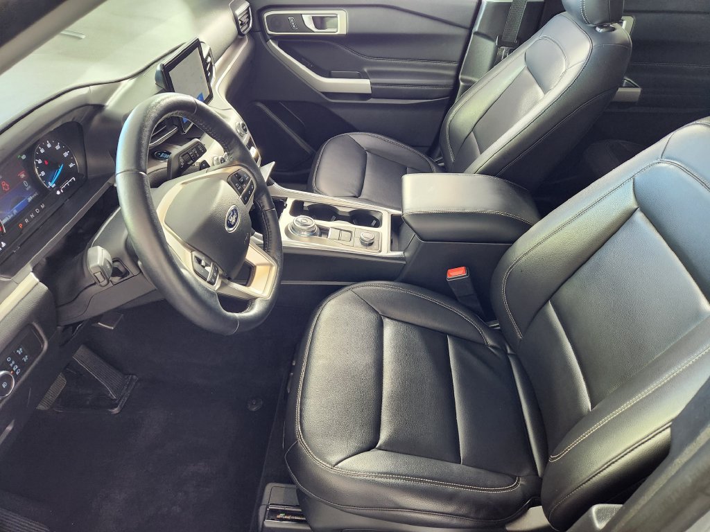 Used 2021 Ford Explorer XLT w/ Equipment Group 202A AWD/4WD image 12