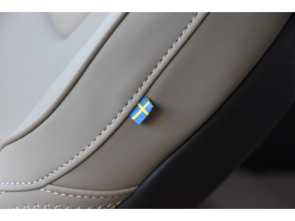 Certified 2026 Volvo XC90 B5 Plus image 40