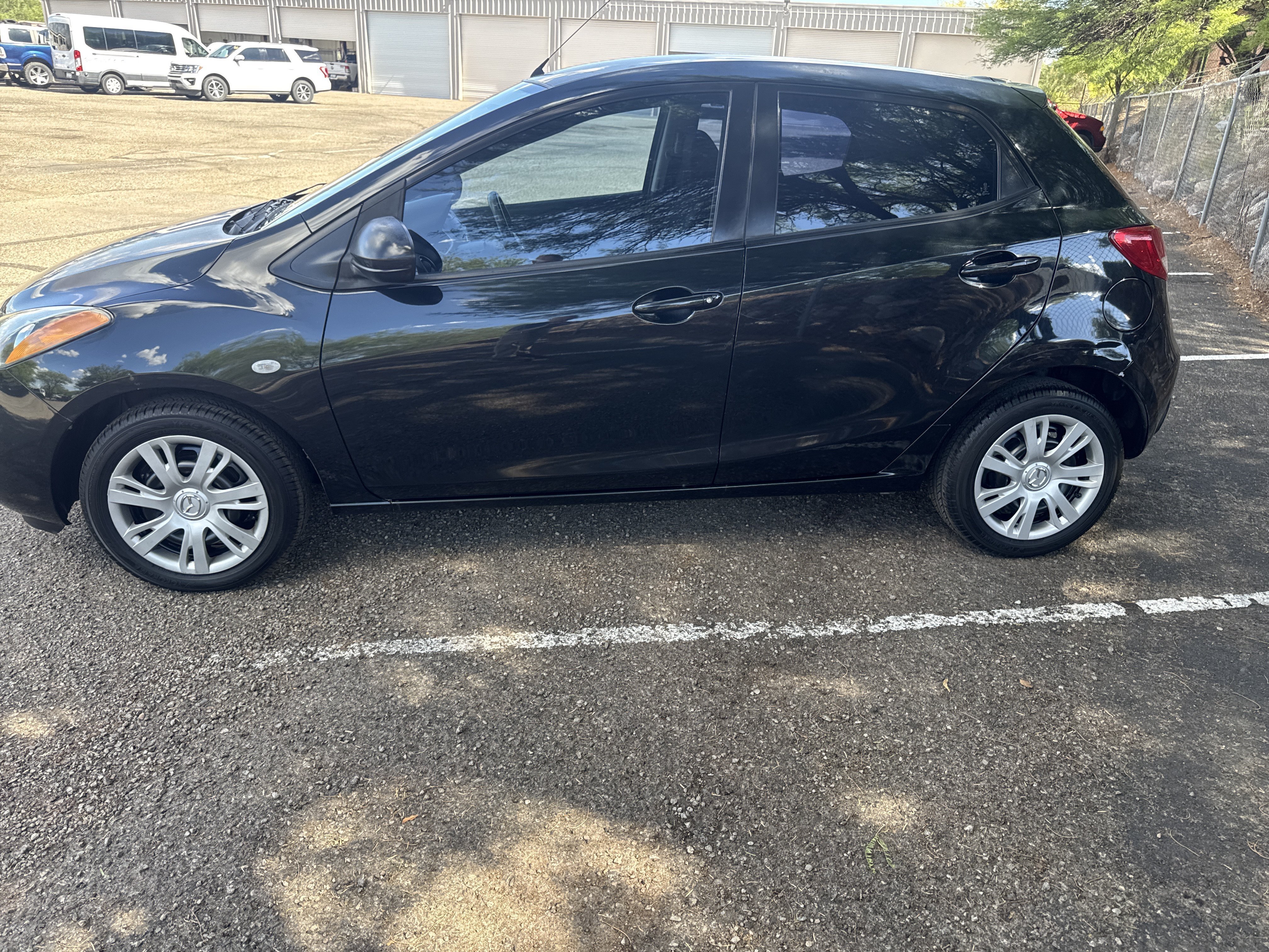 Used 2014 MAZDA MAZDA2 Sport FWD image 4
