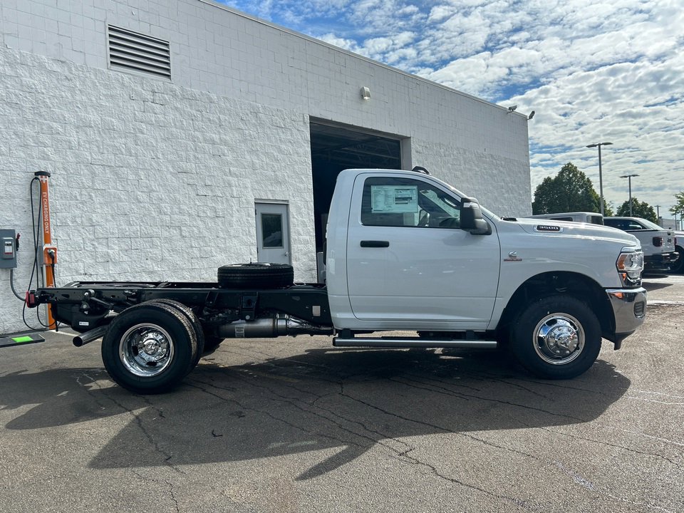 New 2024 RAM 3500 Tradesman image 9