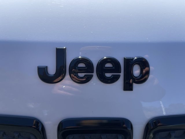 Used 2020 Jeep Cherokee Latitude w/ Cold Weather Group AWD/4WD image 29