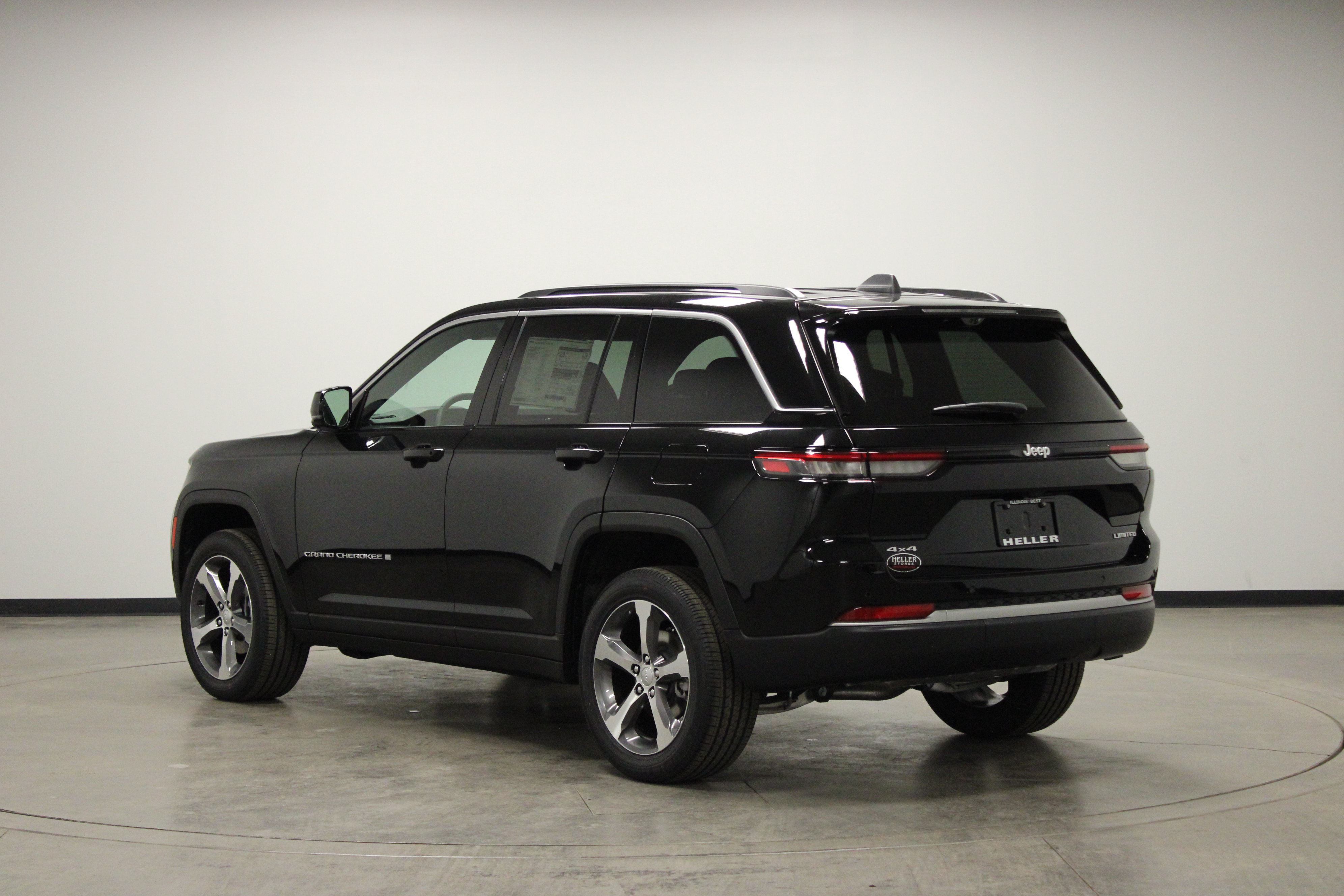 New 2026 Jeep Grand Cherokee Limited w/ Luxury Tech Group II AWD/4WD image 6