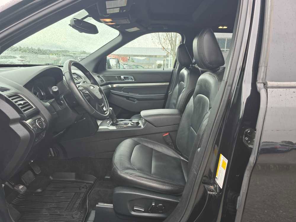 Used 2018 Ford Explorer XLT w/ Equipment Group 202A AWD/4WD image 9