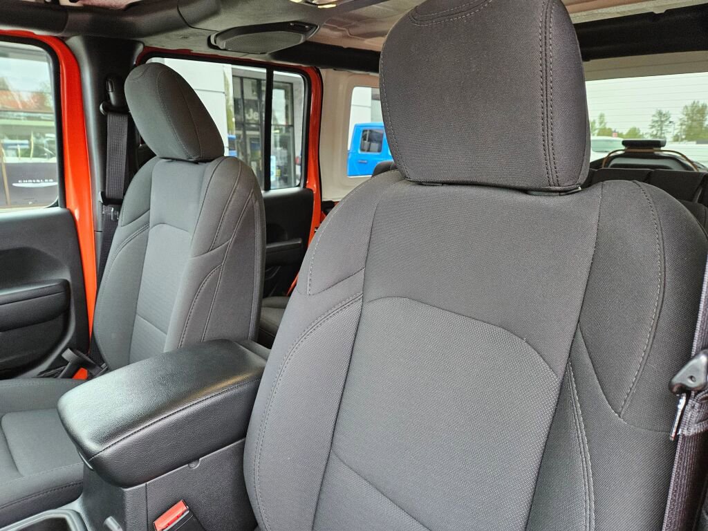 Used 2023 Jeep Wrangler Unlimited AWD/4WD image 15