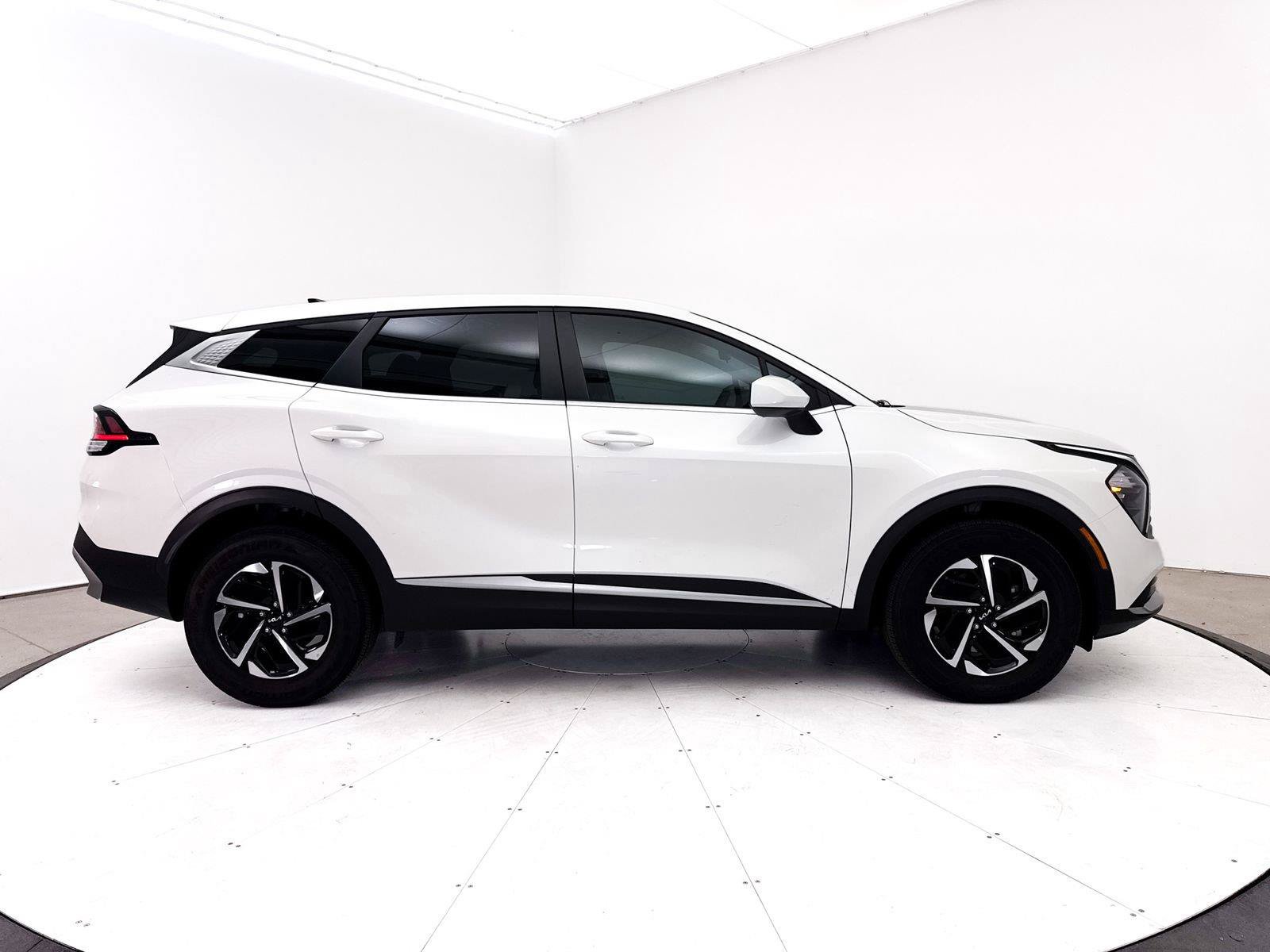 Used 2023 Kia Sportage LX AWD/4WD image 34