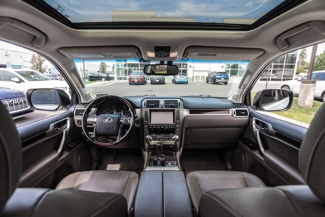 Used 2018 Lexus GX 460 Premium AWD/4WD image 32