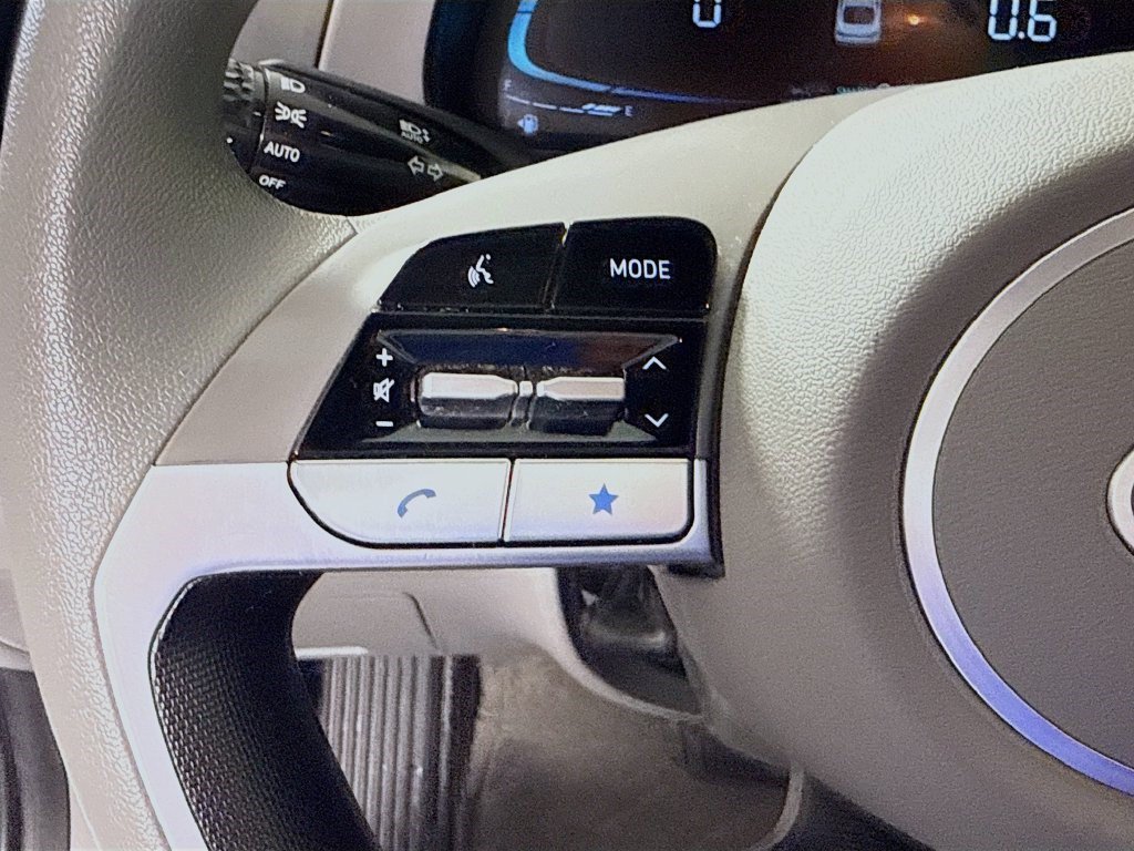 Used 2025 Hyundai Elantra SE FWD image 13