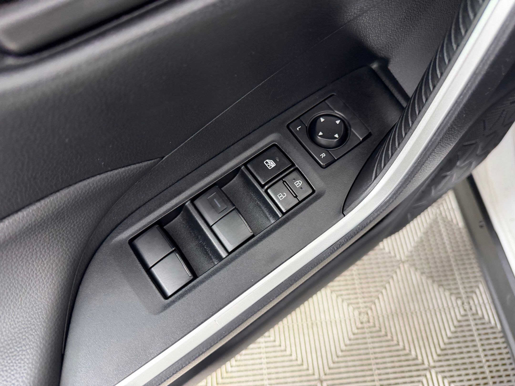 Used 2024 Toyota RAV4 LE AWD/4WD image 11