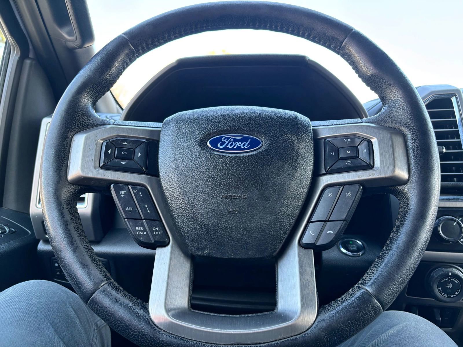 Used 2016 Ford F150 Platinum w/ Equipment Group 701A Luxury AWD/4WD image 35