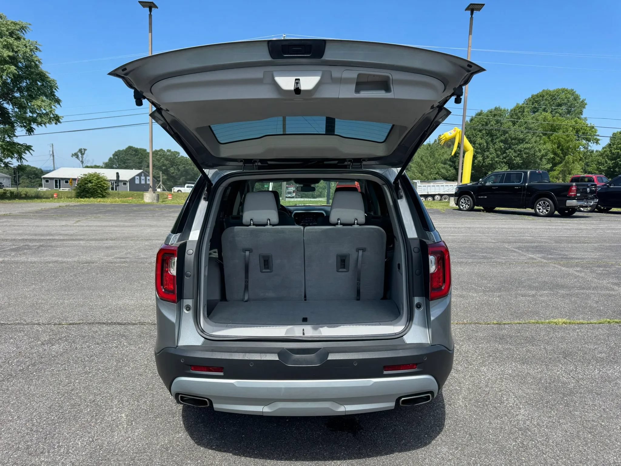 Used 2023 GMC Acadia SLE AWD/4WD image 42