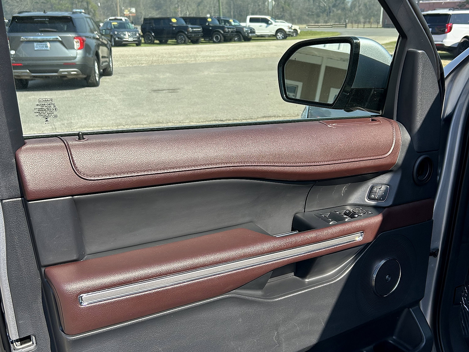 Used 2024 Ford Expedition Limited image 10